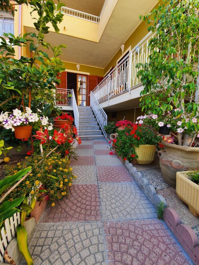 Affittacamere Sofy Villasimius Exterior foto